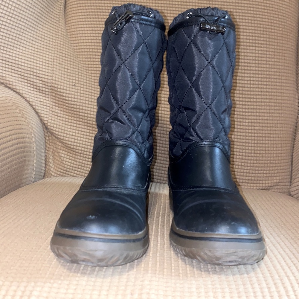 Black women boots size 8.5
